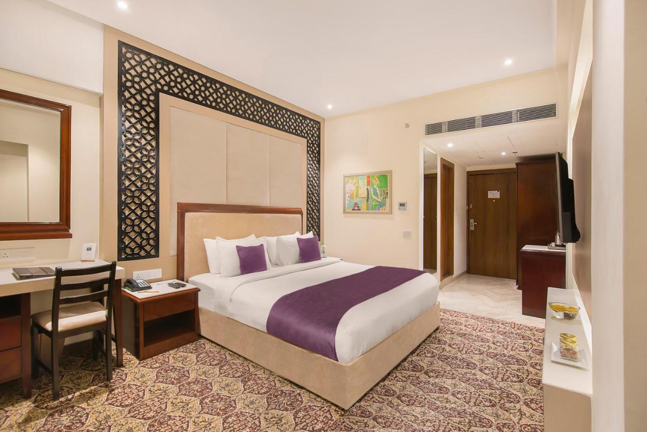 Hotel Sarovar Portico , Indore Esterno foto